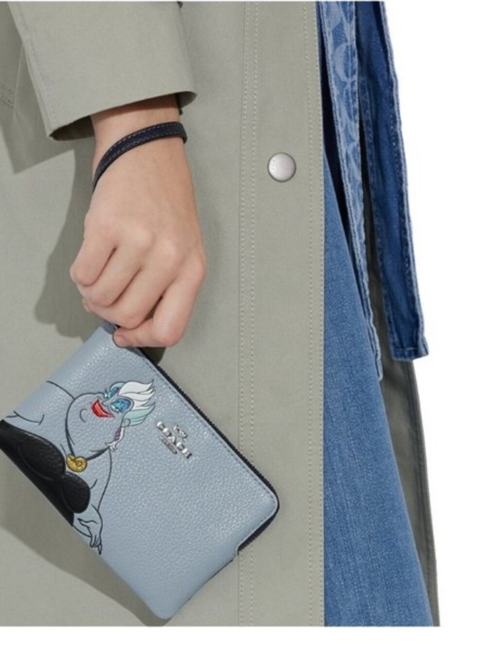 Coach Disney X Coach Corner Zip Wristlet Ursula Motif Ice Blue Multi Rare CC827 - Picture 2 of 15